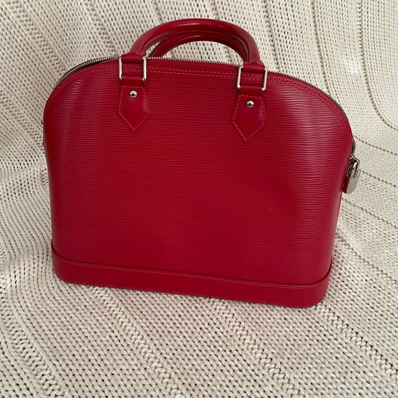 Louis Vuitton - Picture 2 of 5